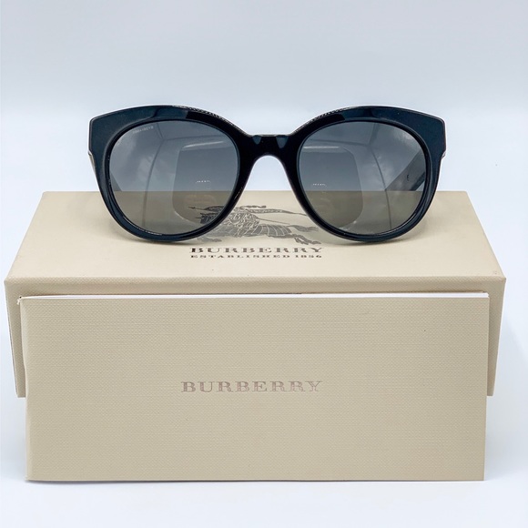 Burberry Polarized Sunglasses - Picture 5 of 7